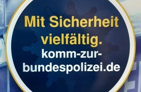 Bundespolizeiinspektion Bad Bentheim: BPOL-BadBentheim: BPOL NRW: Nicht immer einfach, aber immer wichtig! - Die Einstellungsberater der Bundespolizei in Münster sagen Herzlich Willkommen!