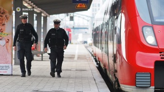 Bundespolizeidirektion München: Bundespolizeidirektion München: Sturz ins Gleis: 18-Jährige wehrt sich gegen 21-Jährigen