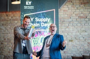 Crowdfox GmbH: EY zeichnet Crowdfox mit AI Procurement Award 2025 aus