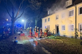 Feuerwehr Neum&uuml;nster: FW Neum&uuml;nster: Kellerbrand in Mehrfamilienhaus - vier Personen betroffen