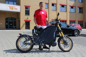 Investment in eMobility: Fußballstar Max Kruse wird Gesellschafter bei eROCKIT Systems
