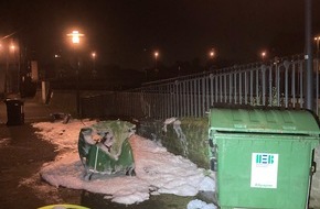 Polizei Hagen: POL-HA: Mülltonnen brennen hinter dem Hohenlimburger Rathaus