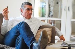 SAT.1: "Mindestens ein Unentschieden!" / Rudi Assauer vor dem Bundesliga-Gipfel zwischen Bayern und Schalke im Exklusiv-Interview mit ran.de