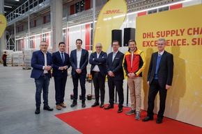 PM: In Deutschland eröffnet DHL Supply Chain für Peek &amp; Cloppenburg* Düsseldorf sein größtes, vollautomatisiertes Warenlager / PR: DHL Supply Chain opens largest fully-automated fulfillment center for Peek &amp; Cloppenburg* Düsseldorf