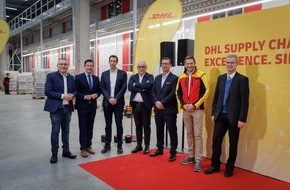 Deutsche Post DHL Group: PM: In Deutschland eröffnet DHL Supply Chain für Peek & Cloppenburg* Düsseldorf sein größtes, vollautomatisiertes Warenlager / PR: DHL Supply Chain opens largest fully-automated fulfillment center for Peek & ...