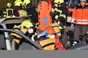 Feuerwehr Wenden: FW Wenden: Jahresabschlussübung der Feuerwehr Wenden