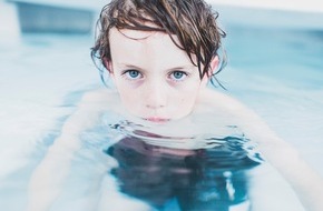Berufsverband der Deutschen Dermatologen e. V.: Hautkranke erleben Diskriminierung beim Schwimmbadbesuch / Veraltete Badeordnungen