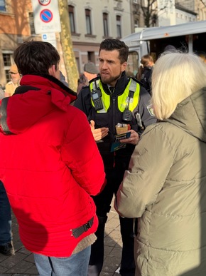 POL-DN: Coffee with a Cop - Zahlreiche Bürgerinnen und Bürger nutzen den offenen Austausch