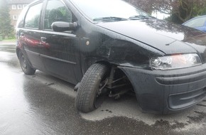 Polizei Düren: POL-DN: Unfallflucht mit gestohlenem Wagen