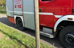 Feuerwehr Schermbeck: FW-Schermbeck: Beschädigter Telefonmast auf der Straße "Am Voshövel"