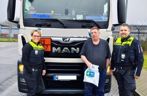 Polizeiinspektion Harburg: POL-WL: Fernfahrerstammtisch der Polizeidirektion Lüneburg schenkt Lkw-Fahrern einen Moment der Freude