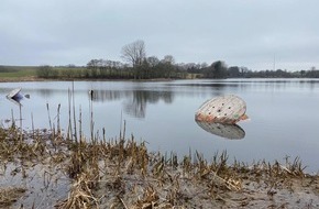 Polizeidirektion Lübeck: POL-HL: OH-Schönwalde a.B.-Mönchneversdorf / Holzkabelrollen entwendet und offensichtlich im See versenkt