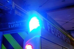 Freiwillige Feuerwehr der Gemeinde Sonsbeck: FW Sonsbeck: Heckenbrand greift auf Nachbargebäude über
