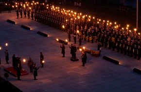 Presse- und Informationszentrum Marine: Marine - Pressemitteilung / Pressetermin: Bundesminister der Verteidigung Karl-Theodor zu Guttenberg übergibt das Kommando über die Marine von Vizeadmiral Wolfgang Nolting an Konteradmiral Axel Schimpf