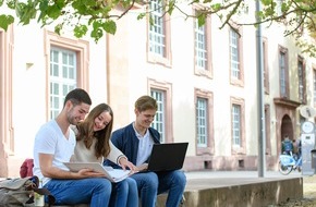 Universität Mannheim: Personaler bevorzugen Absolventinnen und Absolventen der Universität Mannheim