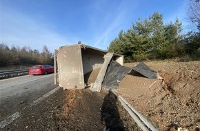 Polizeiautobahnstation Kaiserslautern und Zentrale Verkehrsdienste: POL-PASTKL: Reifenplatzer sorgt f&uuml;r Verkehrsunfall
