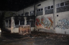 Polizeipräsidium Westpfalz: POL-PPWP: Erneut Feuer in einer ehemaligen Militäranlage