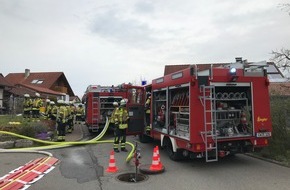 Kreisfeuerwehrverband Calw e.V.: KFV-CW: Intensiver Atemschutzeinsatz bei Großbrand in Rotfelden - Keine Verletzten - 300.000 Euro Schaden - 120 Einsatzkräfte vor Ort