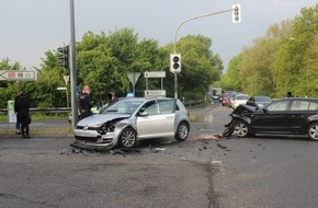 Polizei Mettmann: POL-ME: Ein Verletzter und hoher Sachschaden - Langenfeld - 1905039