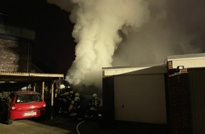 Freiwillige Feuerwehr Aurich: FW-AUR: Hinterhof-Garage brennt in der Nacht