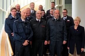 Feuerwehr Heiligenhaus: FW-ME: Feuerwehren besuchen Landtag NRW (Meldung 11/2015)