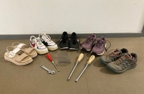Polizei Düsseldorf: POL-D: Dateianhang (Foto) zur Meldung Flingern - Zwei mutmaßliche Einbrecherinnen gefasst - Polizist in Freizeit beobachtet Verdächtige - Festnahme