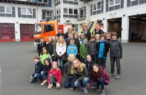 Freiwillige Feuerwehr Menden: FW Menden: Kinderbrandschutzerziehung in Menden-Schwitten