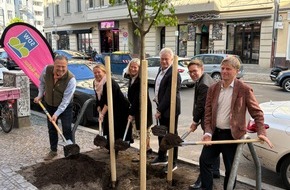 Schutzgemeinschaft Deutscher Wald: Wir pflanzen Zukunft! / Bundeslandwirtschaftsminister BM Alois Rainer pflanzt Kiezb&auml;ume am Tag des Baumes