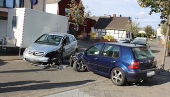 Polizei Düren: POL-DN: Bei Zusammenstoß schwer verletzt