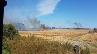 Kreisfeuerwehrverband Rendsburg-Eckernförde: FW-RD: Feuer vernichtet Getreidefeld, rund 60 Feuerwehrleute im Einsatz

Ostenfeld bei Rendsburg, im Rader Weg, kam es Heute (26.07.2019) zu einem Feuer auf einem Getreidefeld.