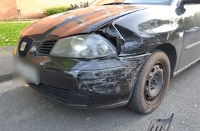 Kreispolizeibehörde Herford: POL-HF: Verkehrsunfallflucht - Zwei geparkte Fahrzeuge beschädigt