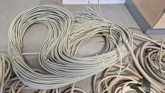 POL-WHV: Kabel sichergestellt - Polizei sucht Eigentümer und Zeugen