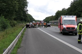 Feuerwehr Dortmund: FW-DO: Verkehrsunfall auf der A 45 Fahrtrichtung Frankfurt Kollision zweier Pkw führt zu einer Vollsperrung von mehr als 1 Stunde