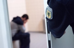 Bundespolizeidirektion Sankt Augustin: BPOL NRW: Fahndungs- und Kontrolltag - Mann läuft Bundespolizei mit 358 Tagen Freiheitsstrafe in die Arme