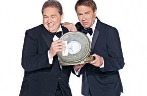 TELE 5: Fernsehen zum Schönsaufen: Oliver Kalkofe und Peter Rütten -  Cocktail-Duell und markige Sprüche bei Kung-Fu-Western (BILD)
