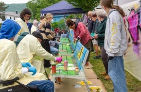Alexianer-Verbund: Kunst verbindet Generationen – Kreatives Projekt vor dem Seniorenzentrum Mittelmosel