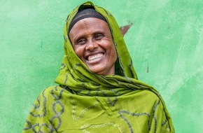 Stiftung Menschen für Menschen: Erdnüsse in Äthiopien: Von wegen "Peanuts" / Wie Kleinkredite Frauen in Äthiopien helfen, mit dem Anbau von Erdnüssen selbständig zu werden