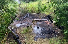 Kreispolizeibehörde Rhein-Sieg-Kreis: POL-SU: Holzkonstruktion in Brand gesetzt / Polizei erbittet Hinweise