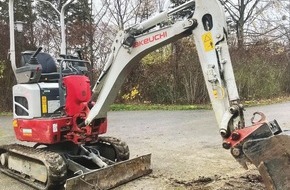 Polizeiinspektion Hildesheim: POL-HI: Diebe entwenden Mini-Bagger von Baustelle in Drispenstedt