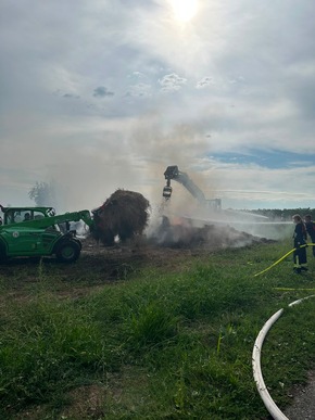 FW Reichenau: Brand von mehreren hundert Riedballen fordert Feuerwehr über 24 Stunden - 19.08.2026