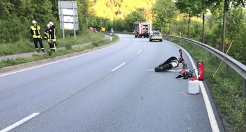 Polizeidirektion Kaiserslautern: POL-PDKL: Motorradfahrer und Sozia nach Sturz schwer verletzt