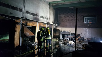 Feuerwehr Oberhausen: FW-OB: Brand in der Turnhalle