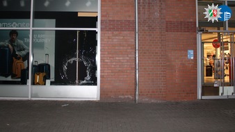 Polizeipräsidium Oberhausen: POL-OB: Blitzeinbruch im Westfield Centro - Polizei bittet um Hinweise