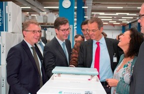 va-Q-tec AG: Würzburger Oberbürgermeister besucht neue va-Q-tec Zentrale