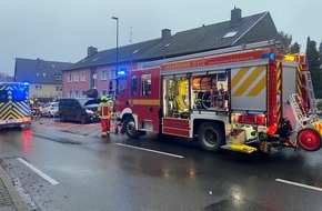 Feuerwehr Heiligenhaus: FW-Heiligenhaus: Drei Verletzte bei Verkehrsunfall (Meldung 16/2022)