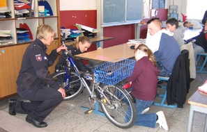Polizeiinspektion Nienburg / Schaumburg: POL-NI: Polizeiaktion gegen Fahrradklau und mit Sicherungstipps -Bild im Download-