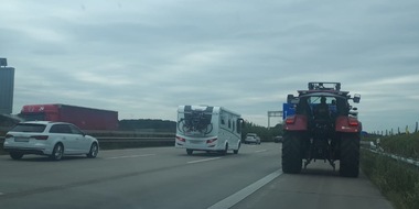 Polizeiinspektion Delmenhorst / Oldenburg - Land / Wesermarsch: POL-DEL: Autobahnpolizei Ahlhorn: Fahrender Traktor auf der Autobahn 1