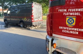 Feuerwehr Flotwedel: FW Flotwedel: B214 nach Verkehrsunfall gesperrt / Auslaufende Betriebsstoffe behindern den Straßenverkehr