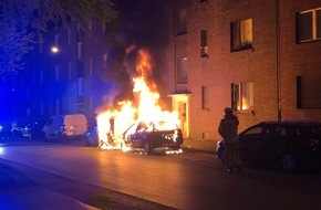 Polizei Duisburg: POL-DU: Mittelmeiderich: Zwei Autos in Flammen - Polizei sucht Zeugen nach Brandstiftung