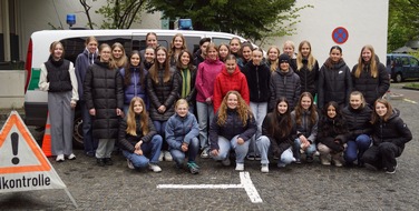 Hauptzollamt Augsburg: HZA-A: Ein Tag als Zollbeamtin / Girls'Day beim Hauptzollamt Augsburg